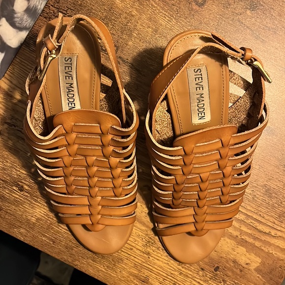Steve Madden Summer Tan Slingback Heels Sandals (Faux Leather) - Picture 4 of 5